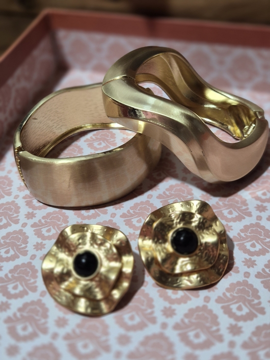 The Unbranded Brand Jewelry - Gold-Tone Women's Bracelet and Black-Accent Earring Set